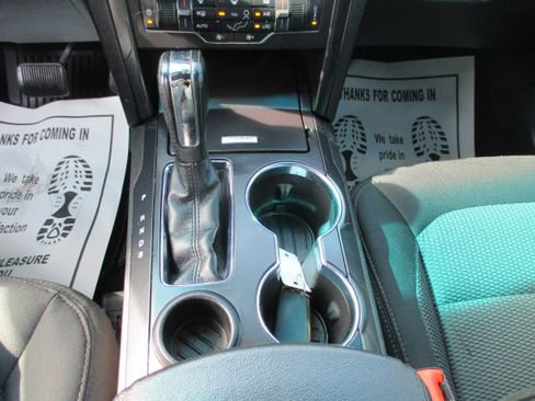 Used 2017 Ford Explorer XLT Sport SUV 4D FWD image 5