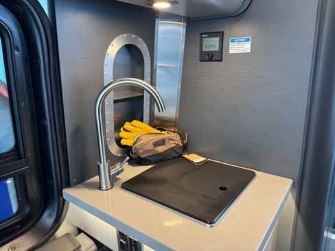 Used 2025 Mercedes-Benz Sprinter 2500 image 27