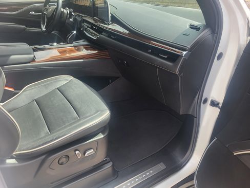 Used 2022 Cadillac Escalade Premium Luxury image 12