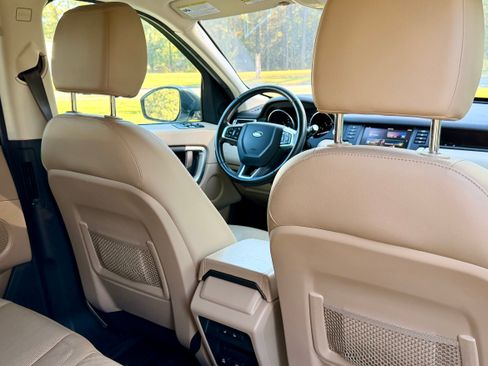 Used 2017 Land Rover Discovery Sport HSE image 9