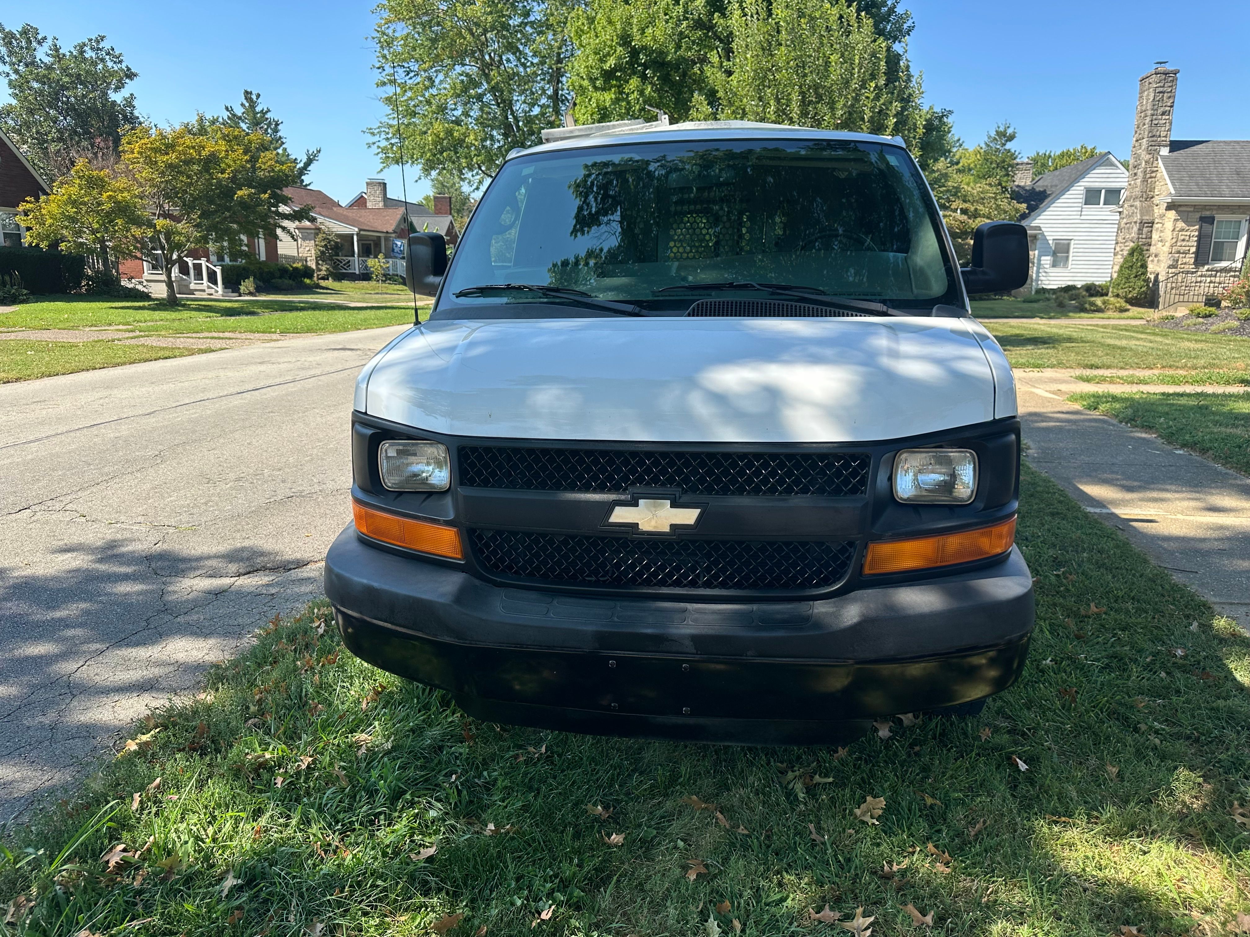 Used 2010 Chevrolet Express 2500 RWD image 7