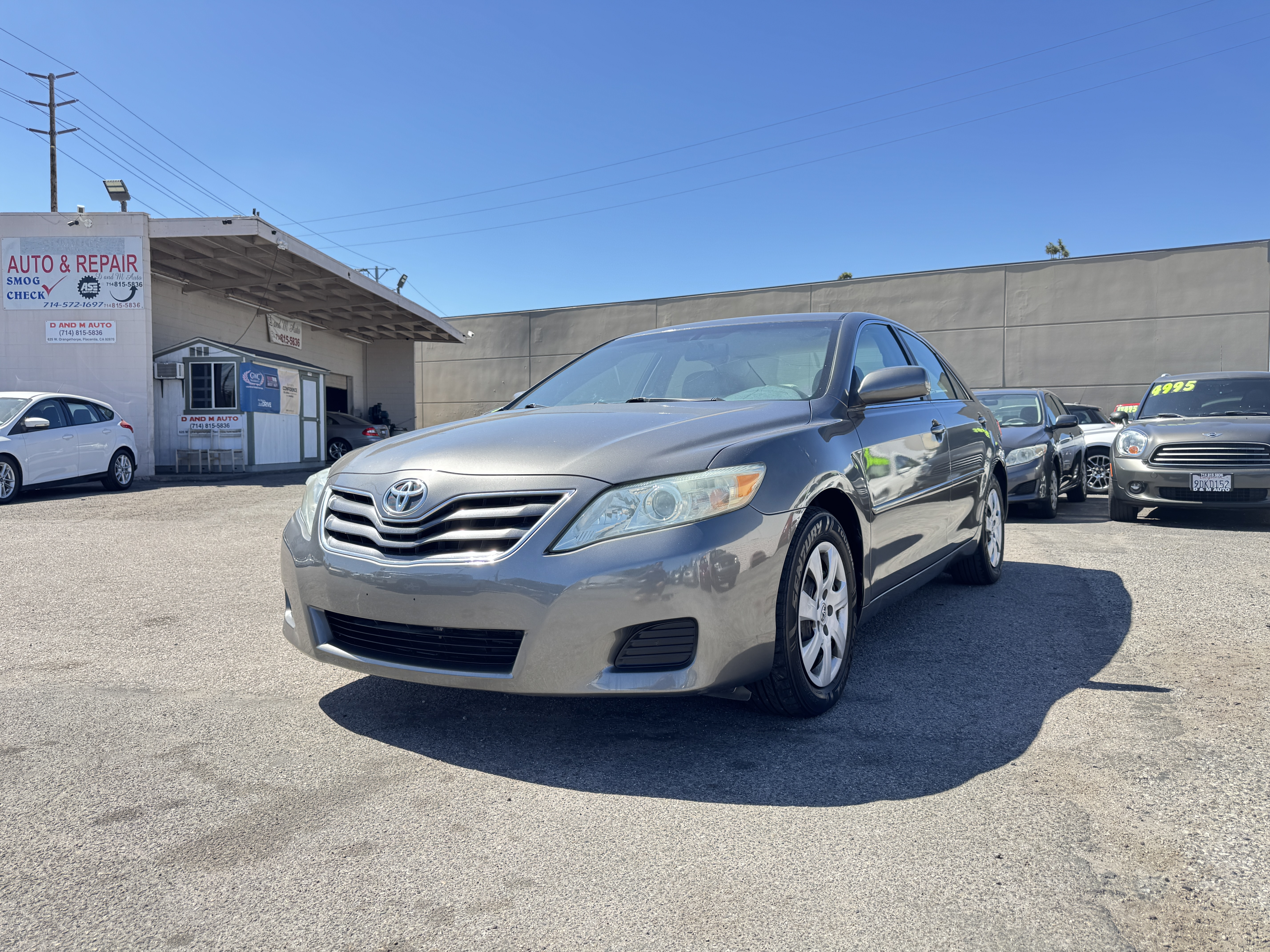 Used 2011 Toyota Camry LE FWD image 2