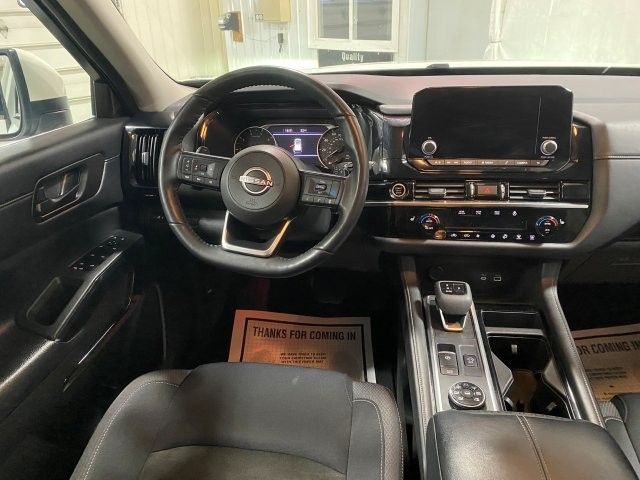 Used 2024 Nissan Pathfinder SV AWD/4WD image 24