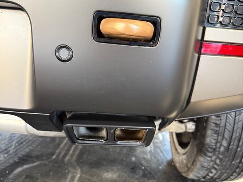 Used 2025 Land Rover Defender 110 OCTA image 9