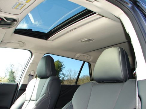 Used 2025 Subaru Outback Limited image 3