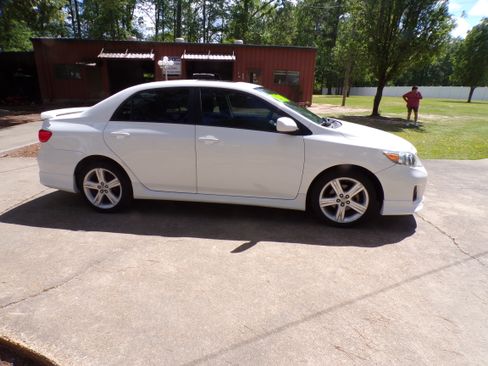 Used 2013 Toyota Corolla S Plus image 5