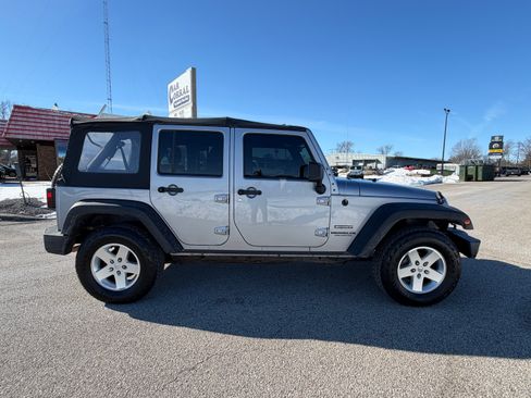 Used 2015 Jeep Wrangler Unlimited Sport image 3