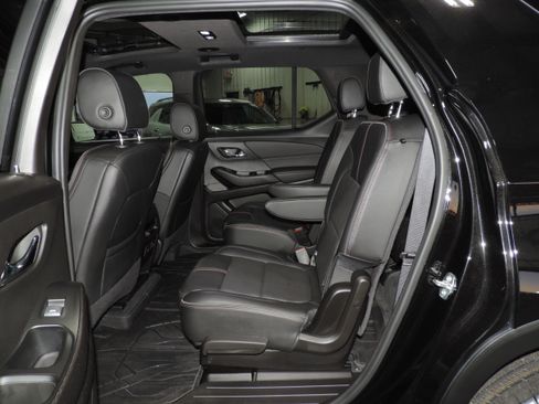 Used 2023 Chevrolet Traverse RS image 31