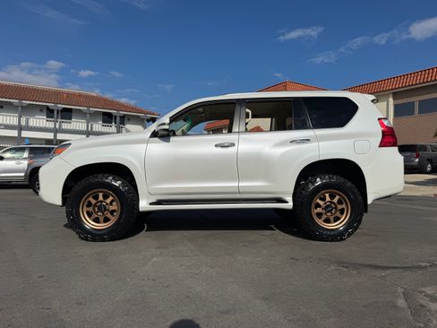 Used 2011 Lexus GX 460 image 5