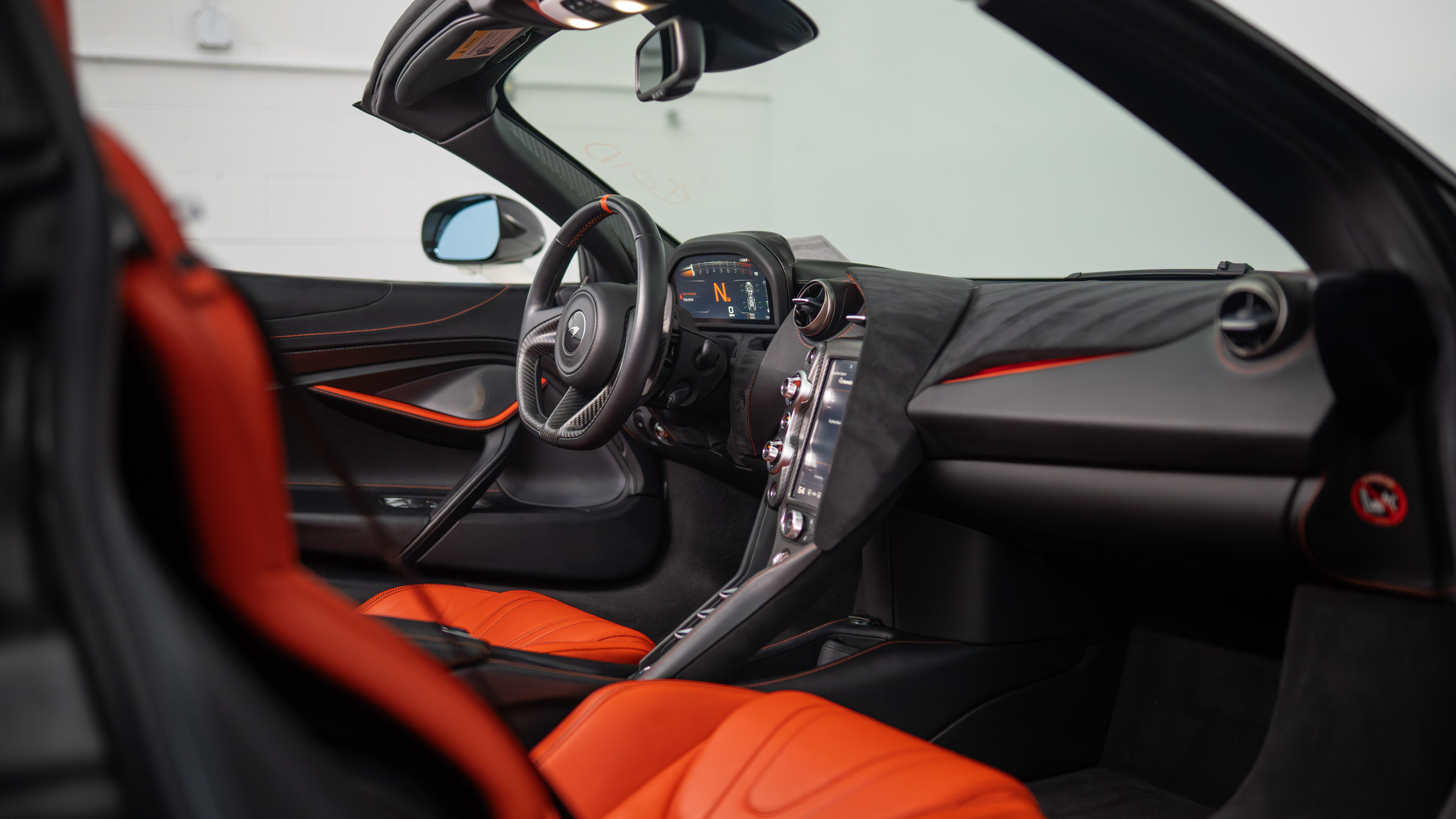 Used 2020 McLaren 720S Spider RWD image 28