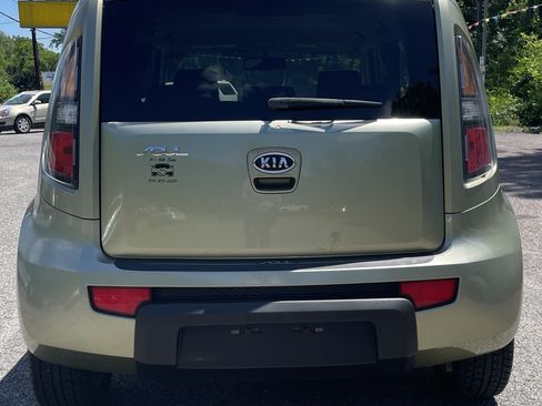 Used 2010 Kia Soul + FWD image 5