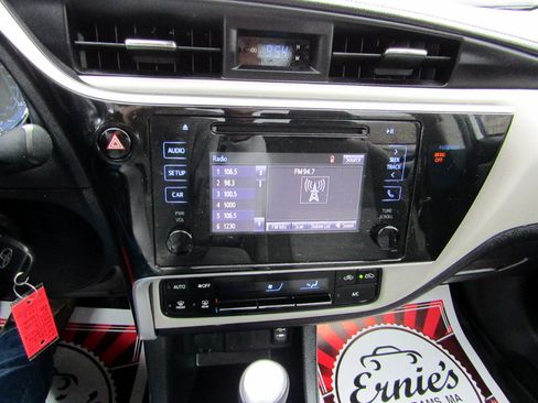 Used 2018 Toyota Corolla LE image 17