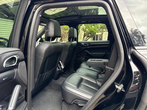 Used 2017 Porsche Cayenne image 9