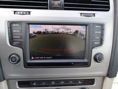 Used 2016 Volkswagen Golf SE image 26