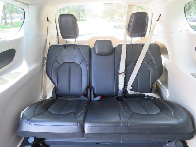 Used 2024 Chrysler Pacifica Touring-L FWD image 23