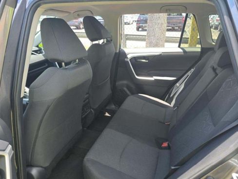 Used 2021 Toyota RAV4 FWD XLE image 6