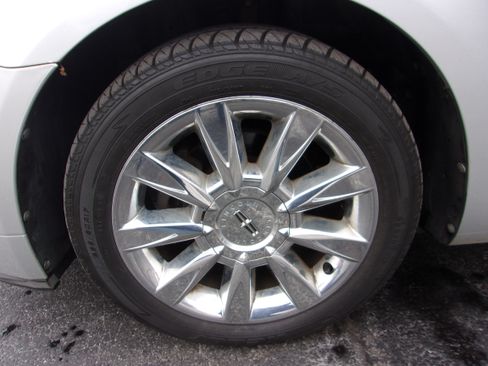 Used 2011 Lincoln MKZ image 9