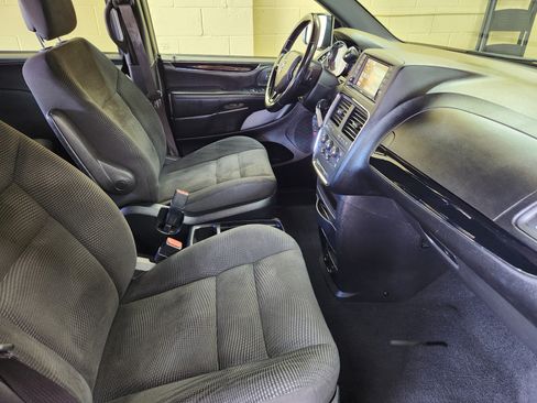 Used 2020 Dodge Grand Caravan SE Plus FWD image 19