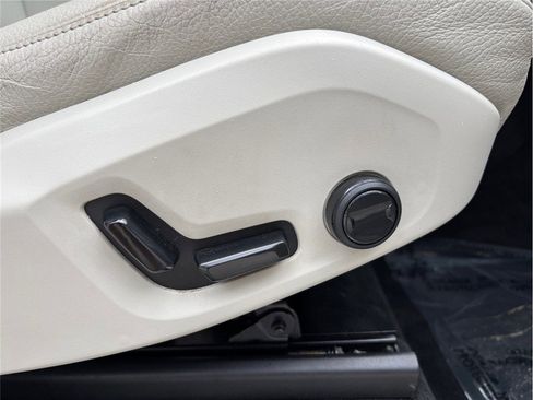 Used 2021 Volvo XC90 T6 Momentum image 45