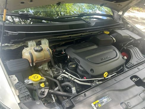 Used 2019 Chrysler Pacifica Touring-L Plus FWD image 31