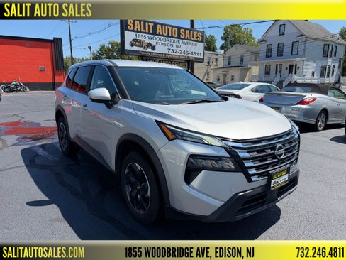 Used 2024 Nissan Rogue AWD SV image 1