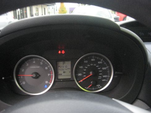 Used 2014 Subaru XV Crosstrek 2.0i Premium image 10