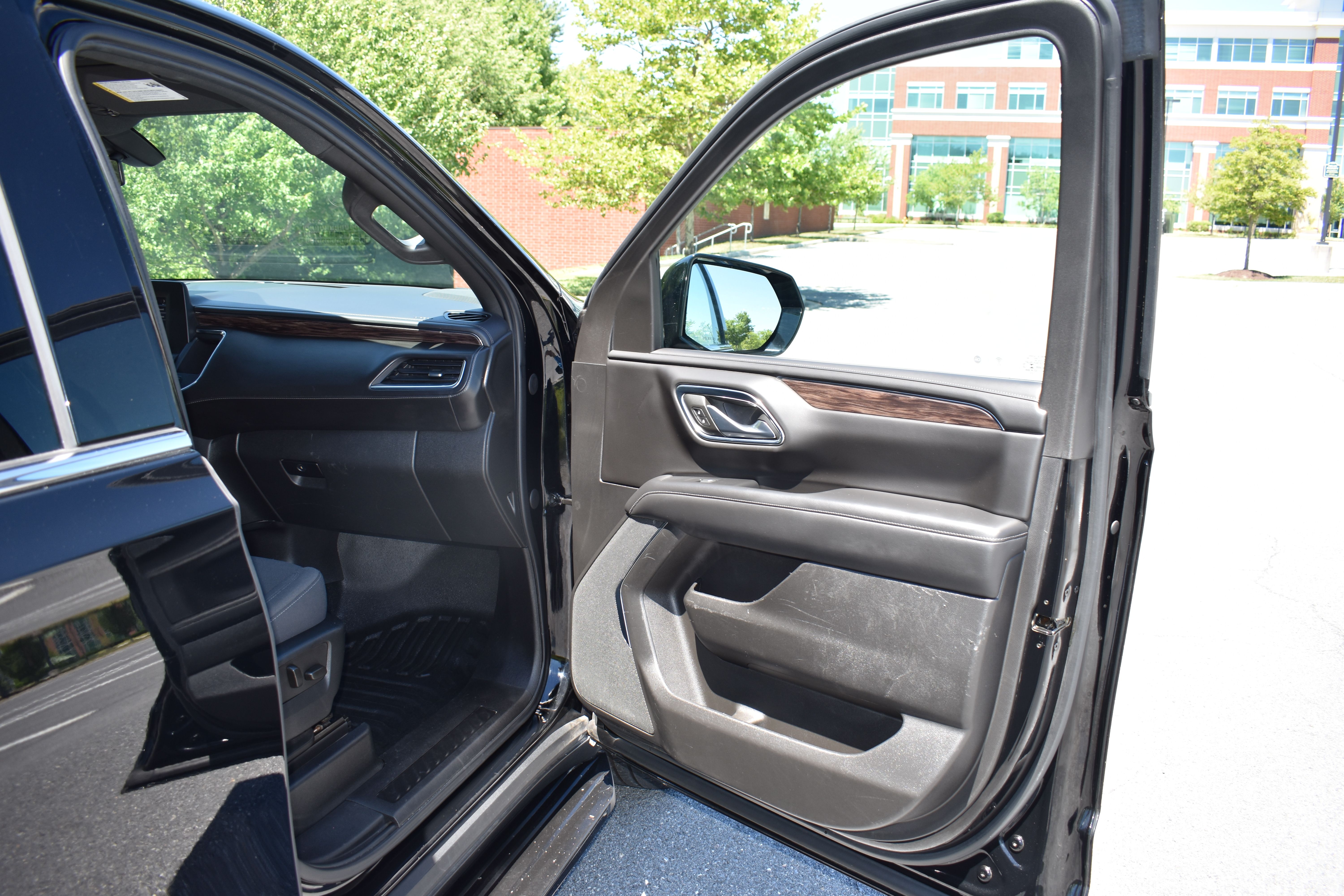 Used 2023 Chevrolet Tahoe 4WD image 26