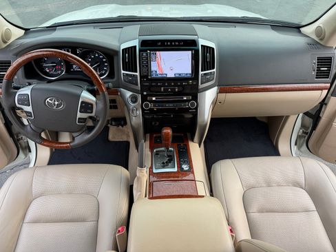 Used 2013 Toyota Land Cruiser image 41
