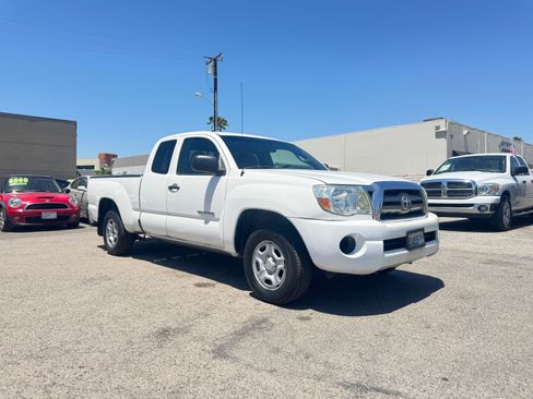 Used 2010 Toyota Tacoma 2WD Access Cab image 11