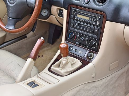 Used 2000 MAZDA MX-5 Miata Special Edition image 32