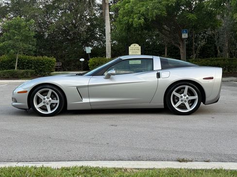 Used 2005 Chevrolet Corvette Coupe RWD image 6