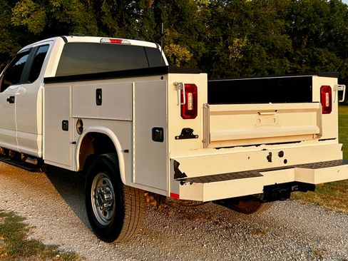 Used 2022 Ford F250 4x4 SuperCab Super Duty image 4