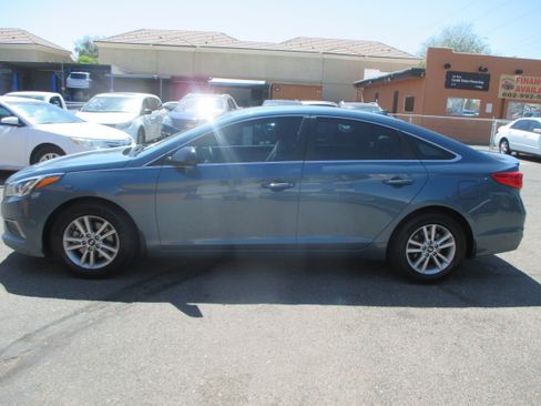 Used 2017 Hyundai Sonata SE Sedan 4D FWD image 1