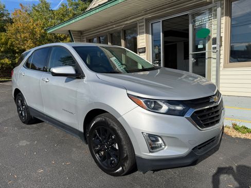 Used 2019 Chevrolet Equinox LT image 2