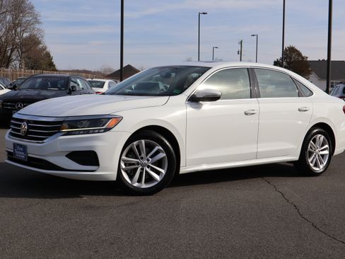 Used 2020 Volkswagen Passat 2.0T SE image 2