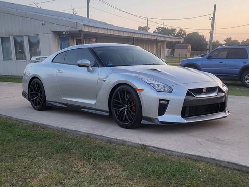 Used 2019 Nissan GT-R Premium AWD/4WD image 2