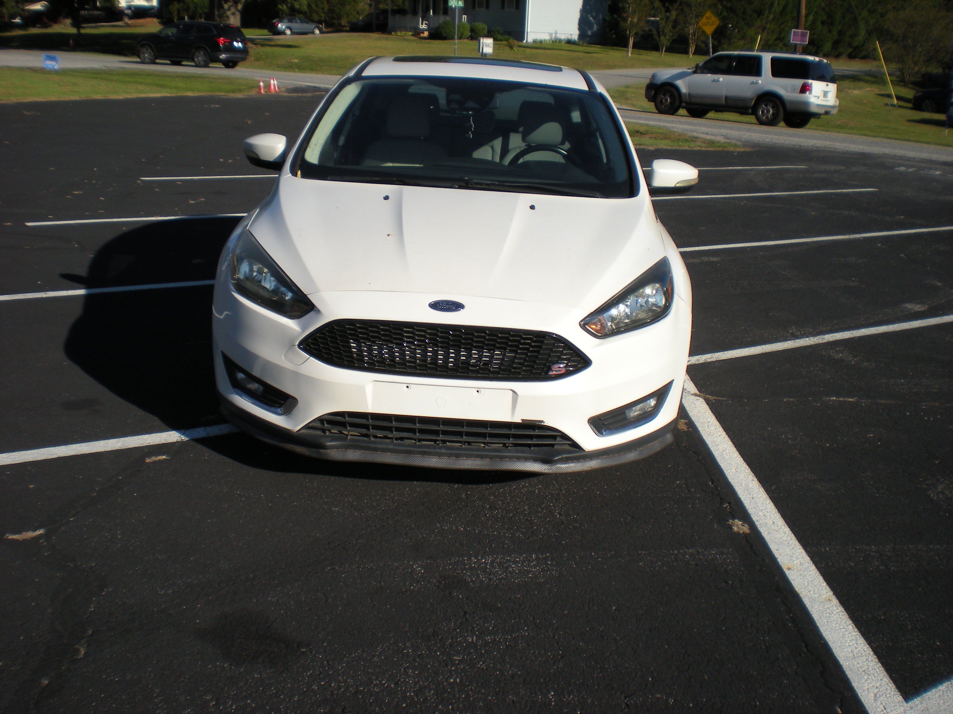 Used 2016 Ford Focus Titanium Hatchback FWD image 2