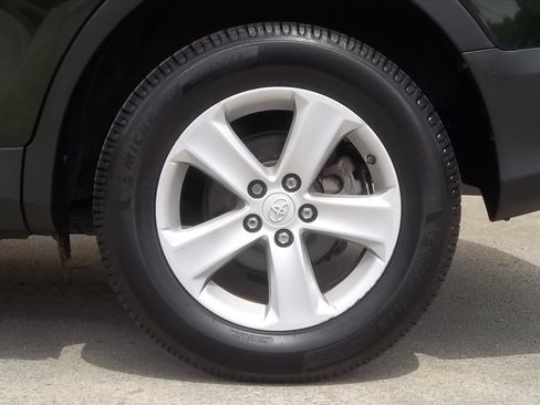 Used 2013 Toyota RAV4 AWD XLE image 14