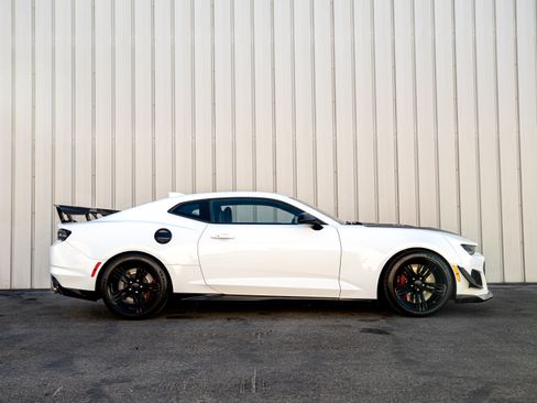 Used 2020 Chevrolet Camaro ZL1 image 9