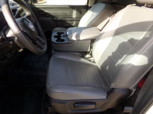 Used 2015 RAM 1500 SLT image 17