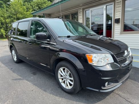Used 2020 Dodge Grand Caravan SXT FWD image 2