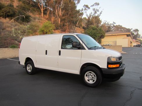 Used 2019 Chevrolet Express 2500 LT image 7