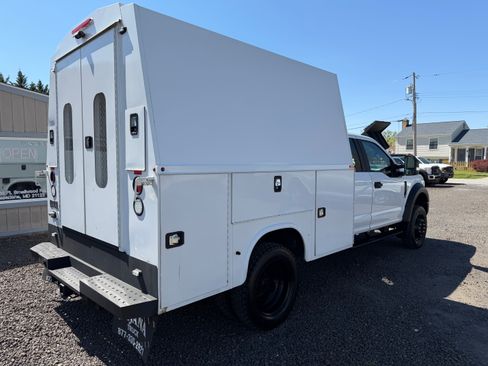 Used 2017 Ford F550 image 5