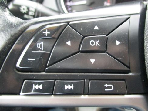 Used 2020 Nissan Rogue FWD SV 2.5L 4-Cyl SUV image 35
