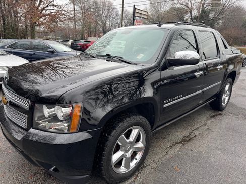 Used 2013 Chevrolet Avalanche LTZ image 1
