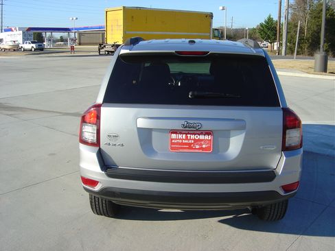 Used 2016 Jeep Compass Latitude image 3