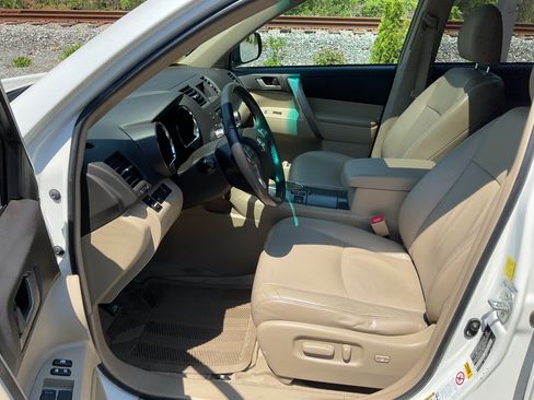 Used 2010 Toyota Highlander 4WD SE image 12