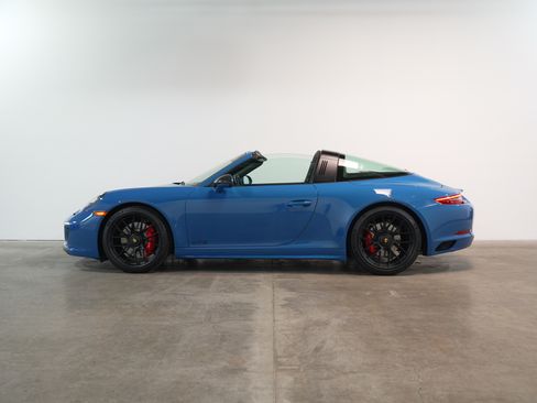 Used 2018 Porsche 911 Targa 4 GTS image 21
