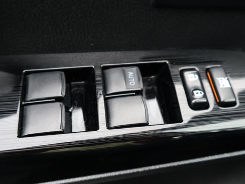 Used 2016 Toyota RAV4 Limited image 26