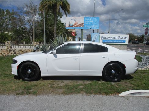 Used 2016 Dodge Charger image 2
